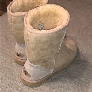Short ugg boots